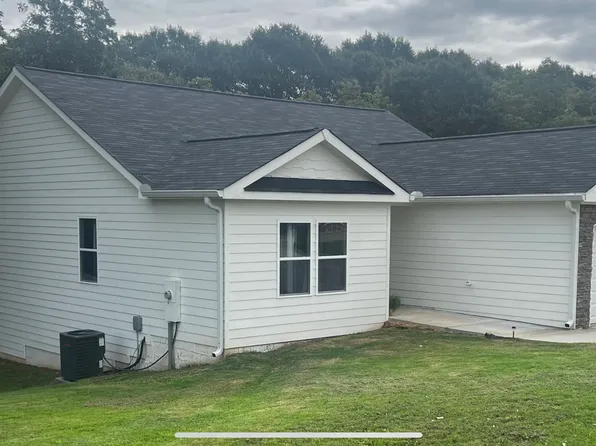 292 Cobb Dr, Royston, GA 30662