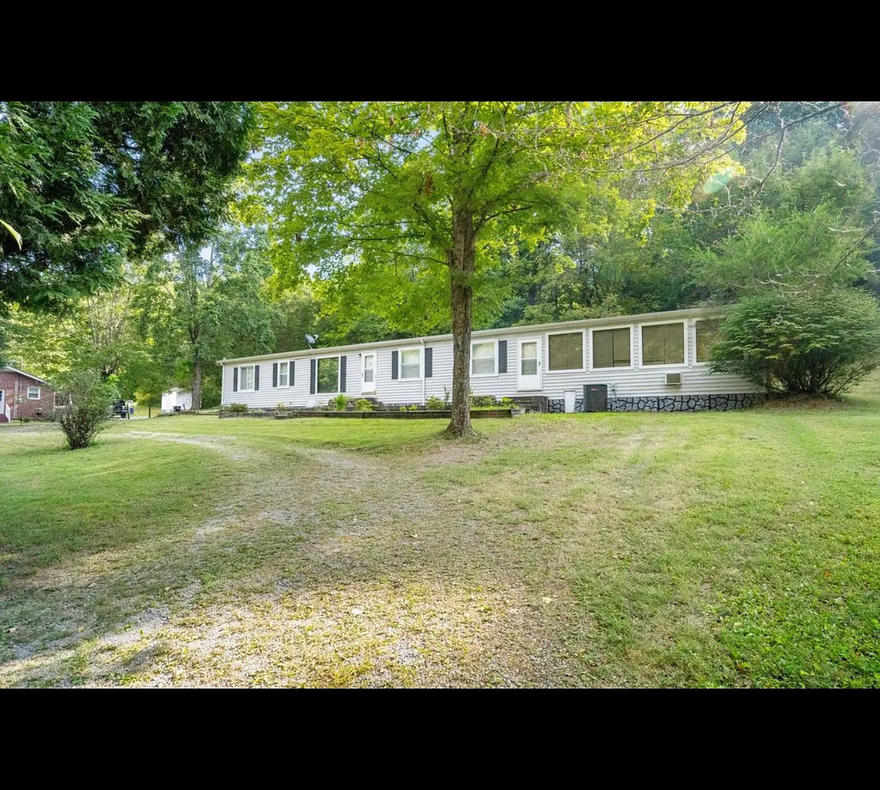 5 bed, 2450 sqft, $2,700 — Photo 2