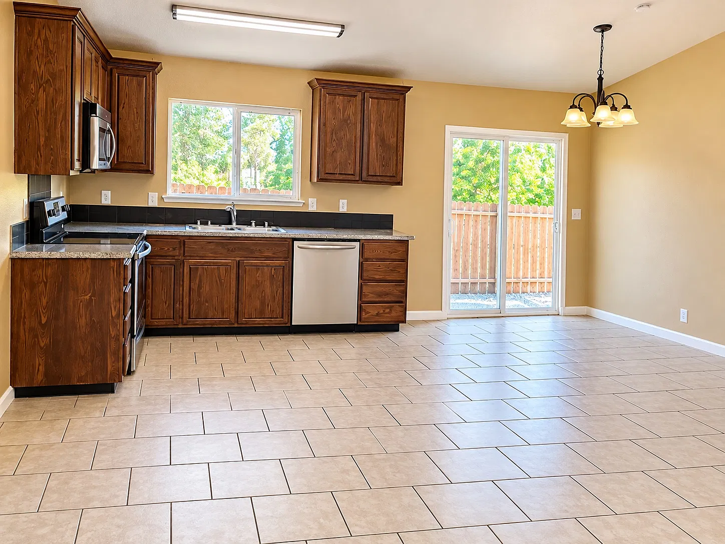 2 bed, 1200 sqft, $1,595 — Photo 3