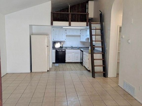 2nd image of 3106 E Greenlee Rd