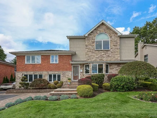 21 Kathleen E, Syosset, NY 11791