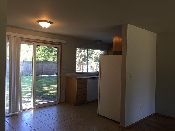 4th image of 16427 NE 12th St