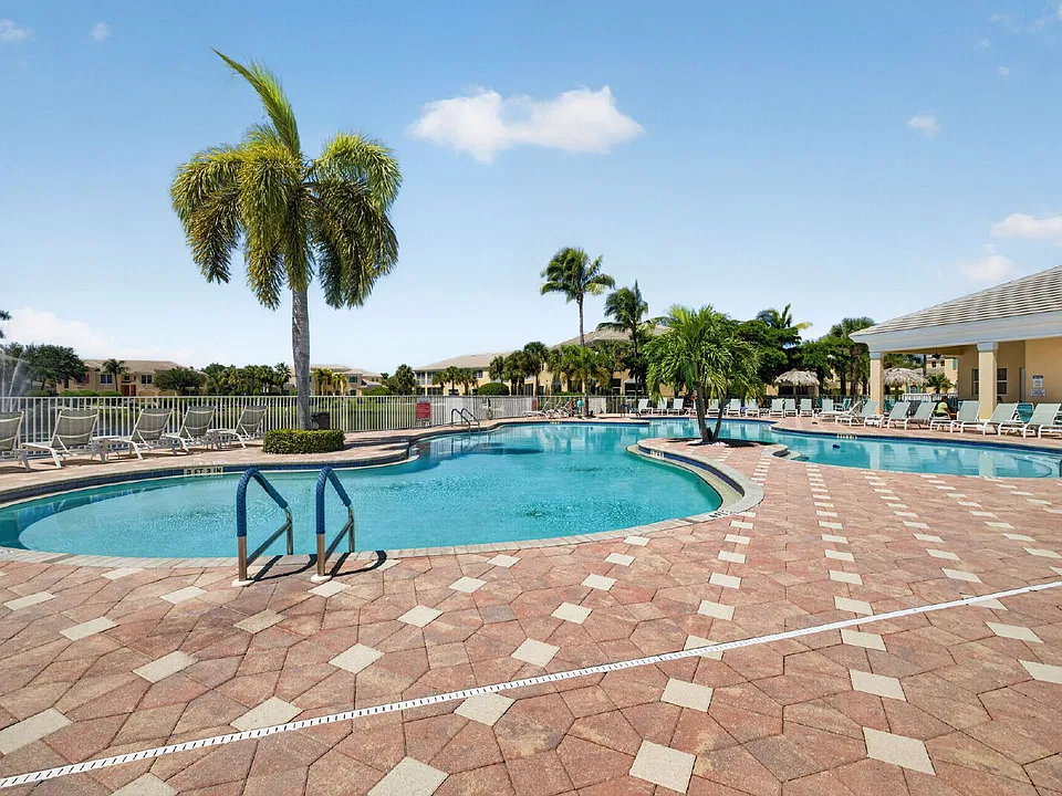 14543 Abaco Lakes Dr #202