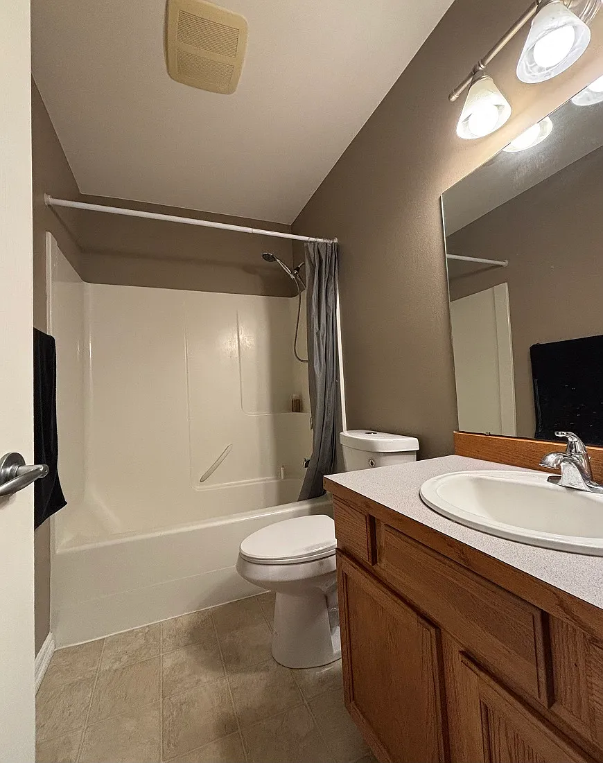3 bed, 1200 sqft, $2,050 — Photo 4