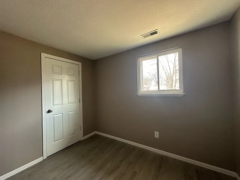 13 Valley Park Dr — Photo 7