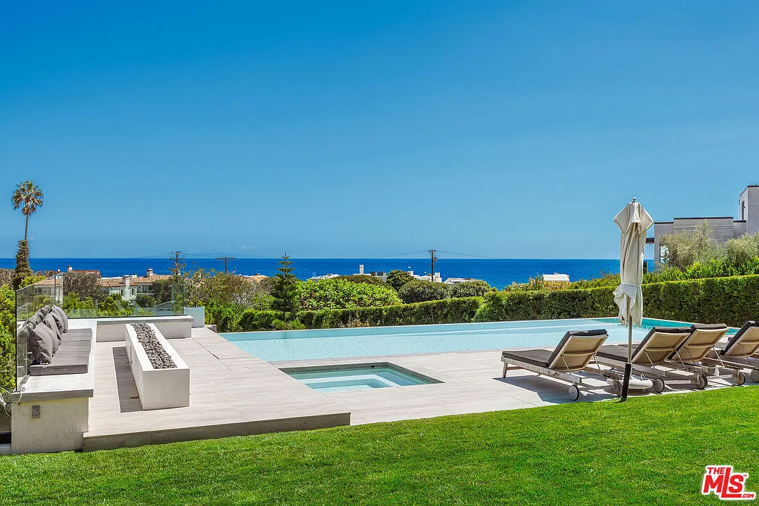 5 bed, 7.0 bath, 8000 sqft, $68,000 — Photo 3