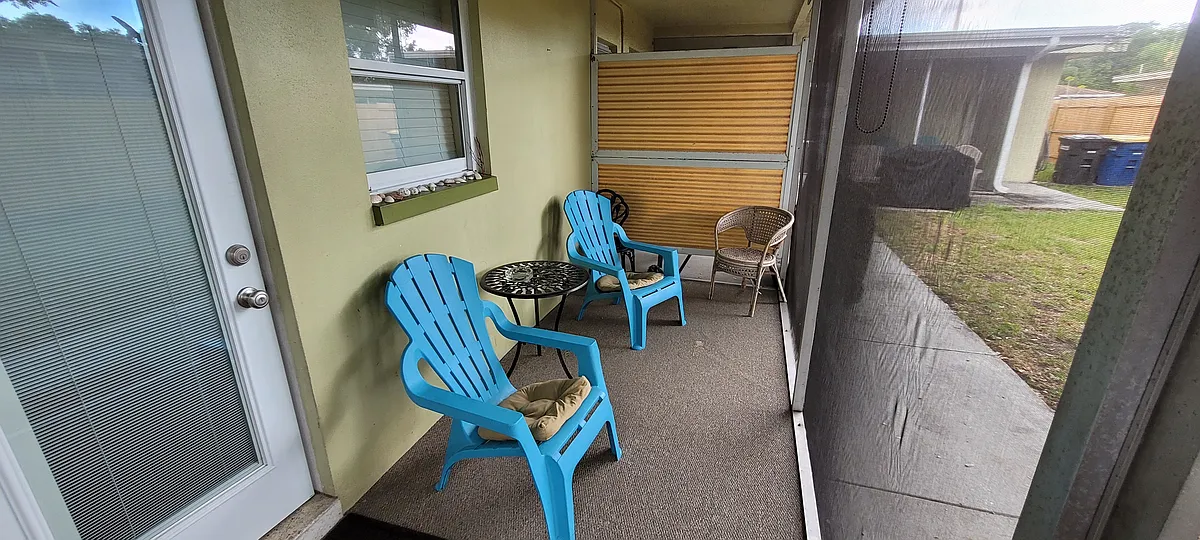 Screened in Patio - 308 Gunn Ave #308