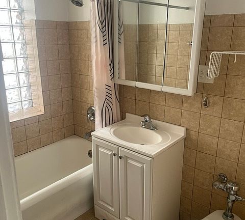 3rd image of 720A Hinman Ave #3N