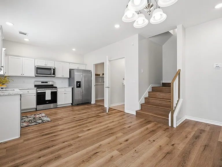 124 Lavaca Cir — Photo 10