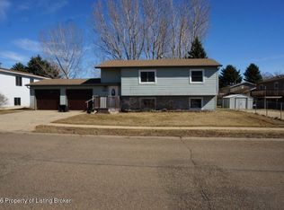 1548 1st Ave E, Dickinson, ND 58601
