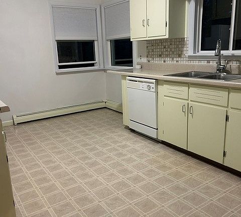 4th image of 750 W 11th St #1