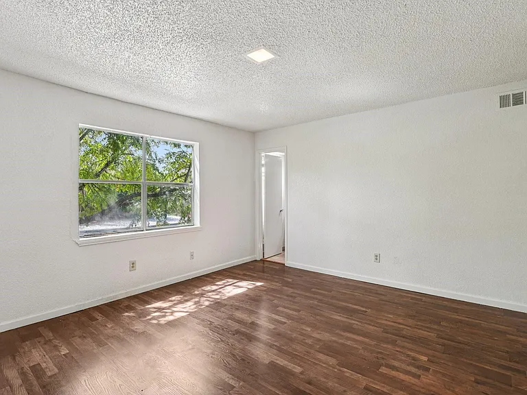 7700 Creekbend Dr #70 — Photo 14
