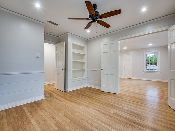 2nd image of 5928 Revere Pl