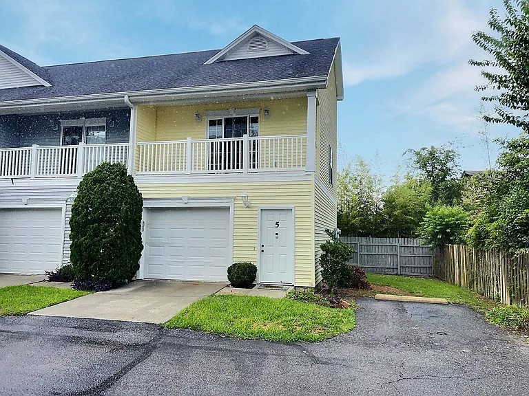 6500 Colonial Dr — Photo 1