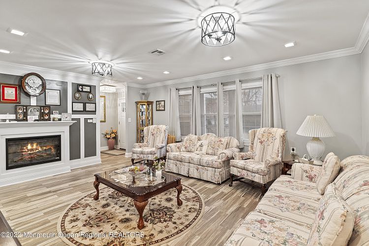 1st image of 824C Balmoral Ct