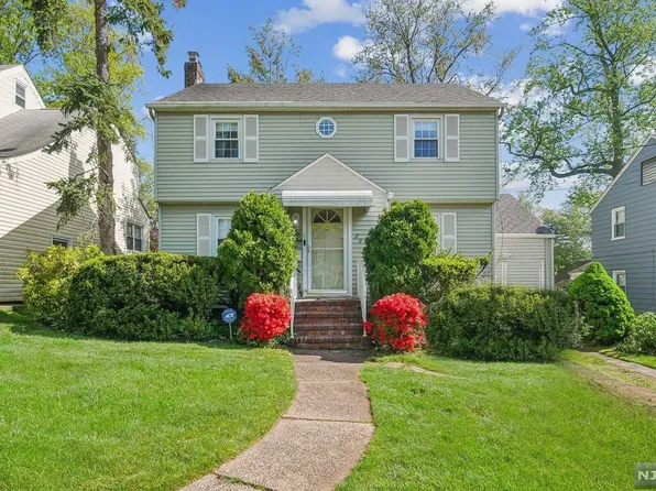 39 Cranford Pl, Teaneck, NJ 07666