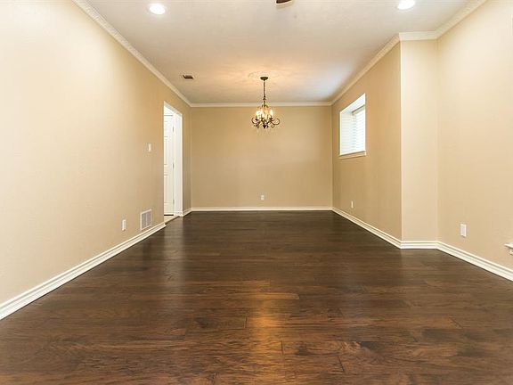 5th image of 327 Canyon Valley Dr