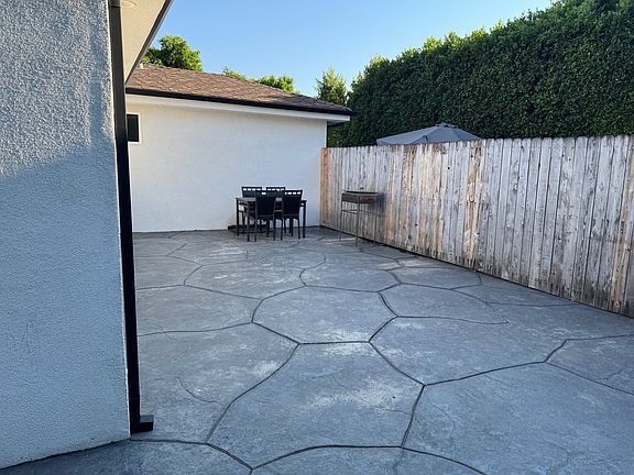 2nd image of 6427 Nagle Ave