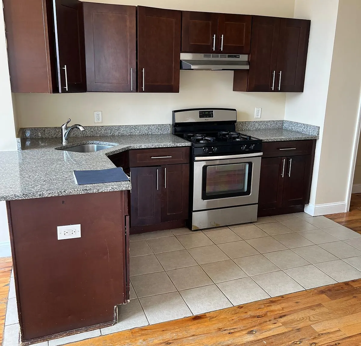146 Main Street — Photo 1