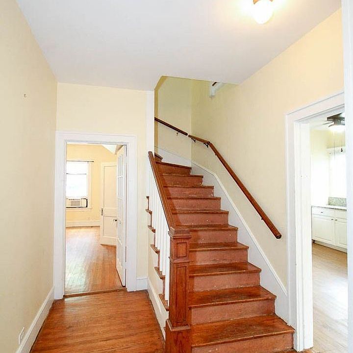 1st image of 657 Kirby Pl