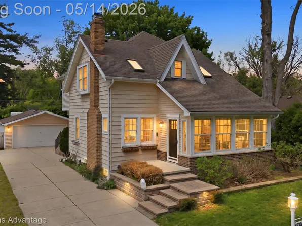 15965 Whitby St, Livonia, MI 48154