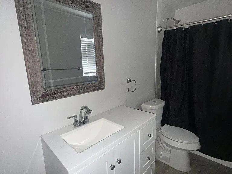 1660 Richmond Ave — Photo 21