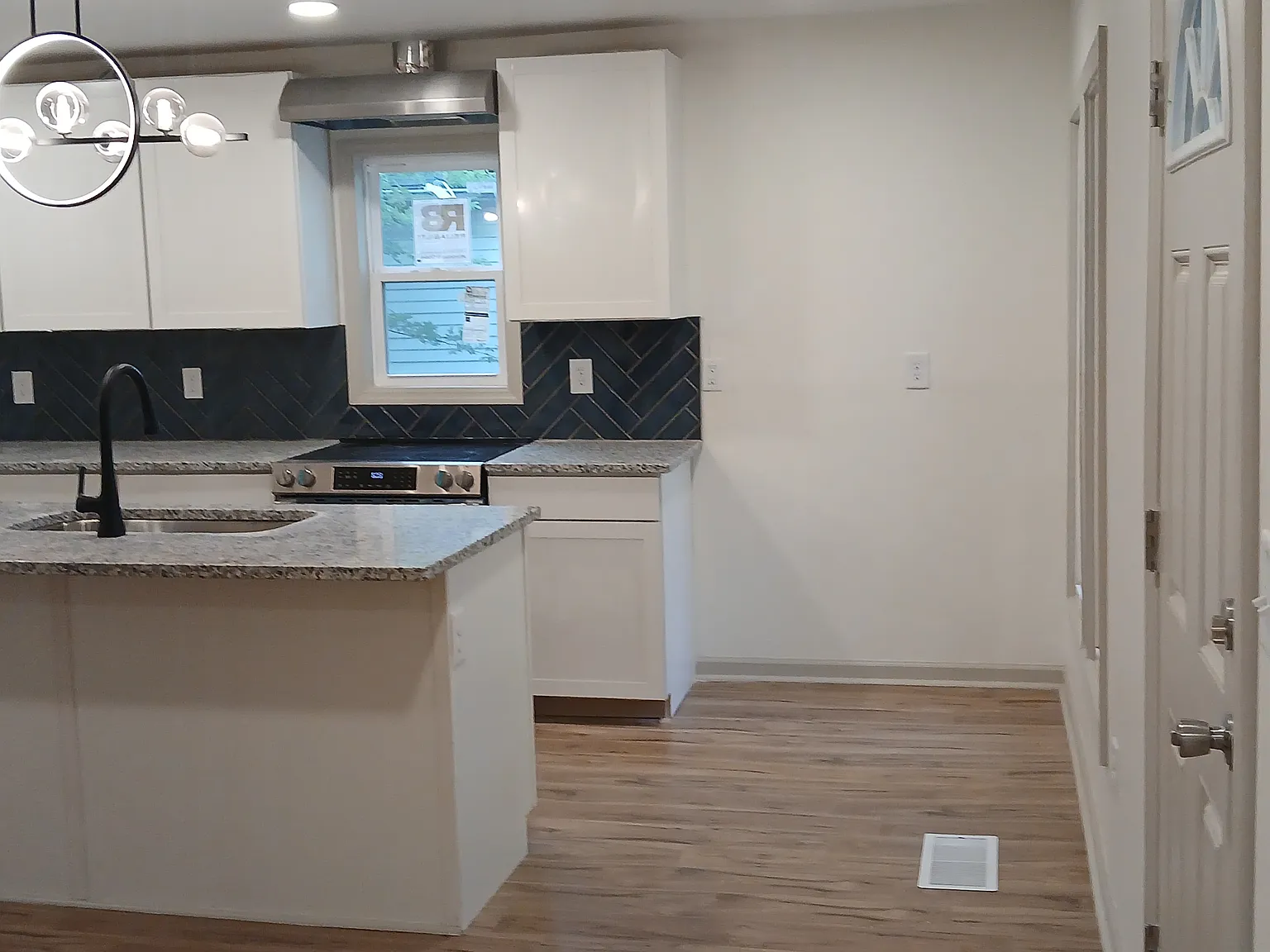 2 bed, 800 sqft, $1,475 — Photo 3