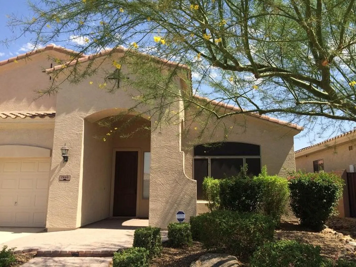 Gorgeous Large 5 Bedroom single level home with 3 car garage in North Phoenix with SOLAR ++Norter... — Photo 2