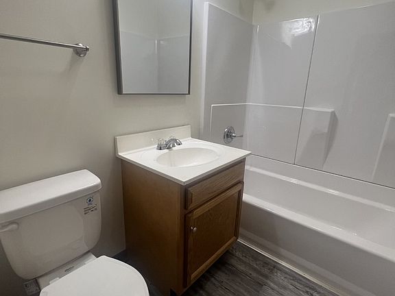 4th image of 4200 River Ave