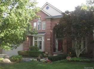 7487 Autumn Hill Dr, West Bloomfield, MI