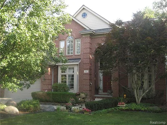 7487 Autumn Hill Dr photo 1