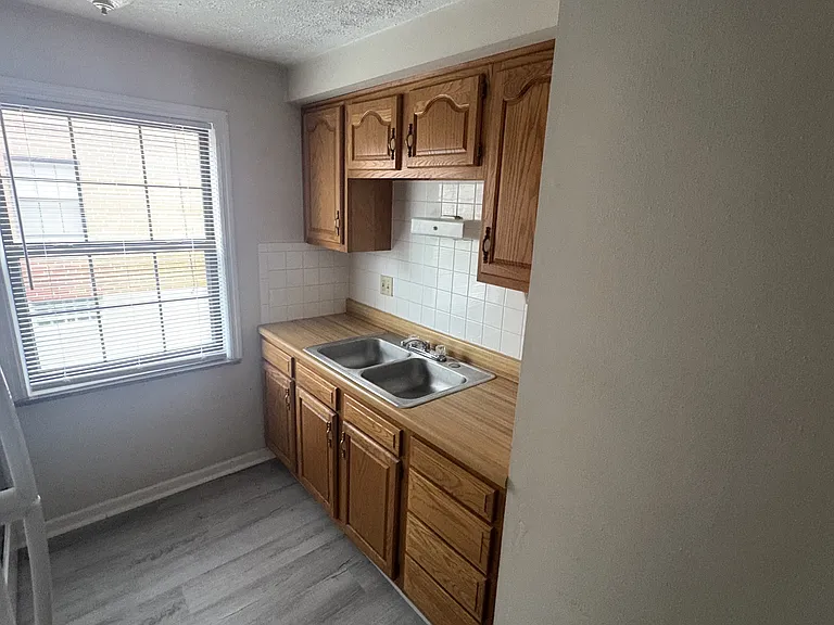 514 Corona Ave #A — Photo 10