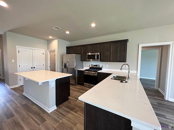 3rd image of 39076 Forestwood Ave