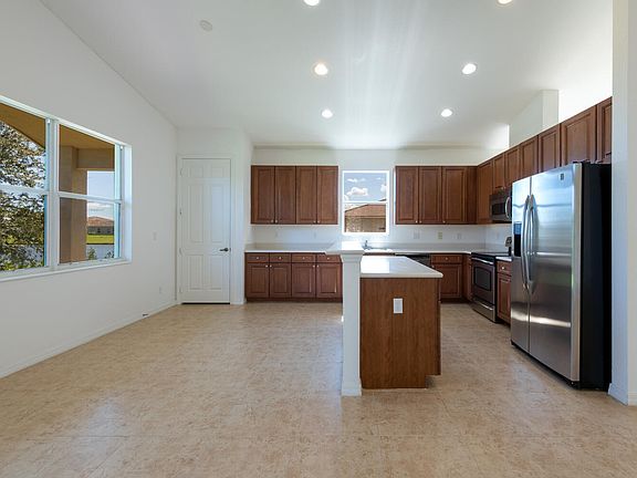 3rd image of 754 Aberfoyle Avenue