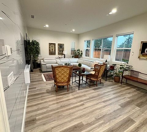 4th image of 129 Haven Cir