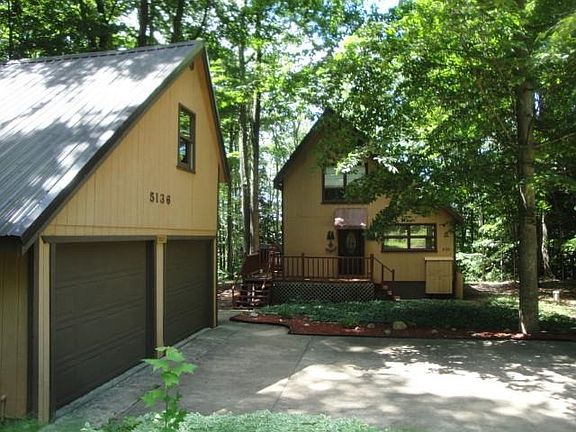 3rd image of 5136 S Birch Hill Ct NE