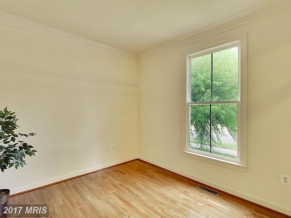 5th image of 502 Pleasant Dr