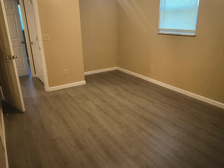 1655 E Crescentville Rd — Photo 20