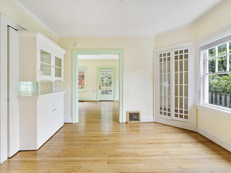 2567 NW Raleigh St — Photo 10