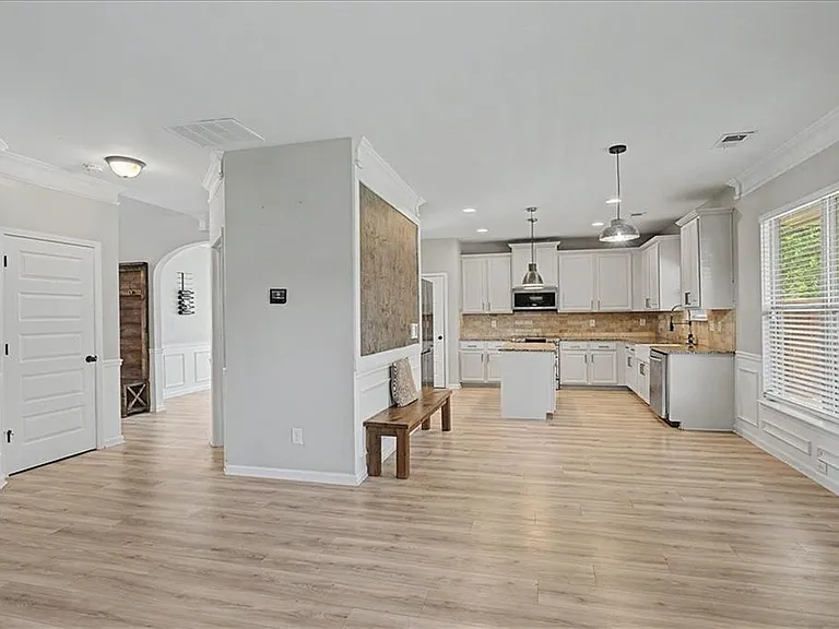 8757 Danley Dr — Photo 4