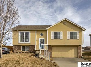 17372 Ruggles St, Omaha, NE 68116