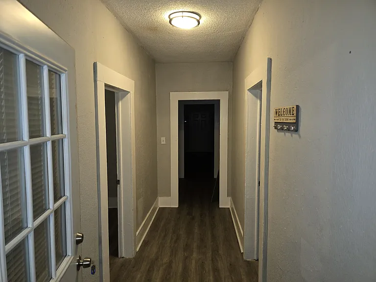 155 W Hannon St — Photo 2
