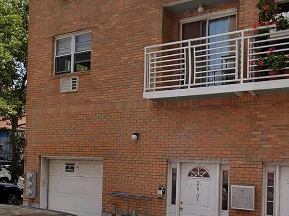 2601 2nd St, Astoria, NY 11102