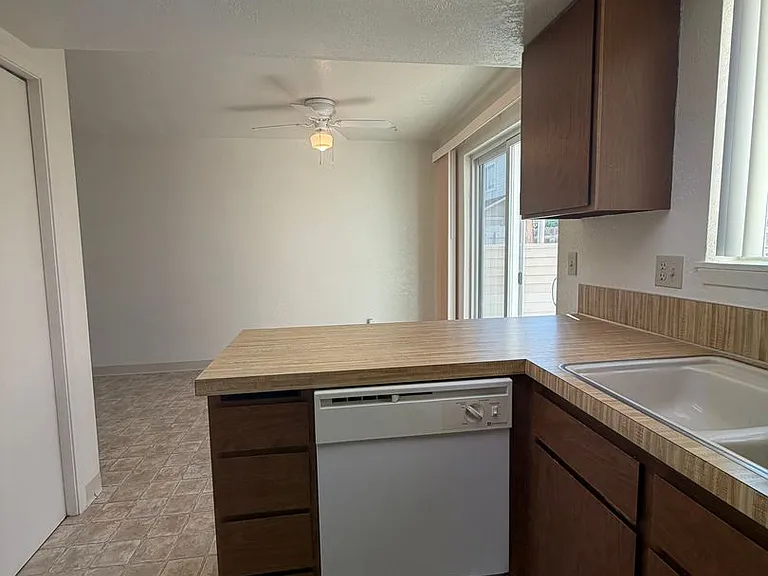 1228 S Juniper St — Photo 15