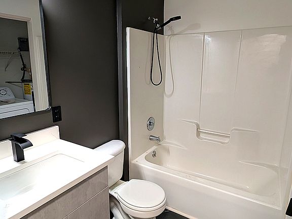 5th image of 507 Emory Cir #B