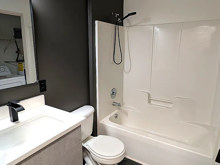 507 Emory Cir #B — Photo 2