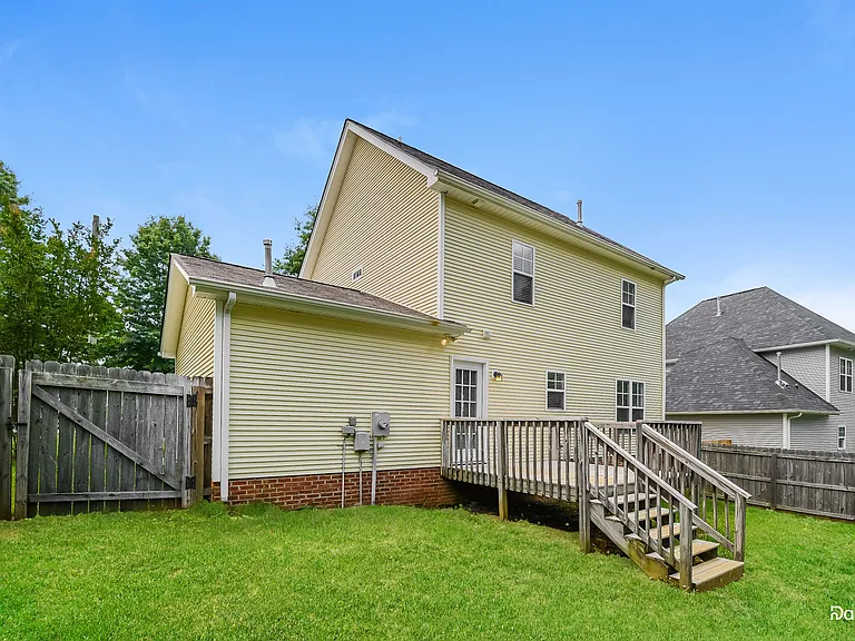 589 Lakeside Valley Dr — Photo 14