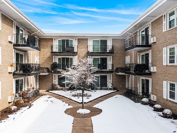 2nd image of 6511 N Northwest Hwy APT 1C
