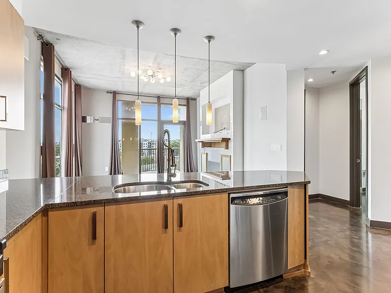 1510 Demonbreun St #702 — Photo 7