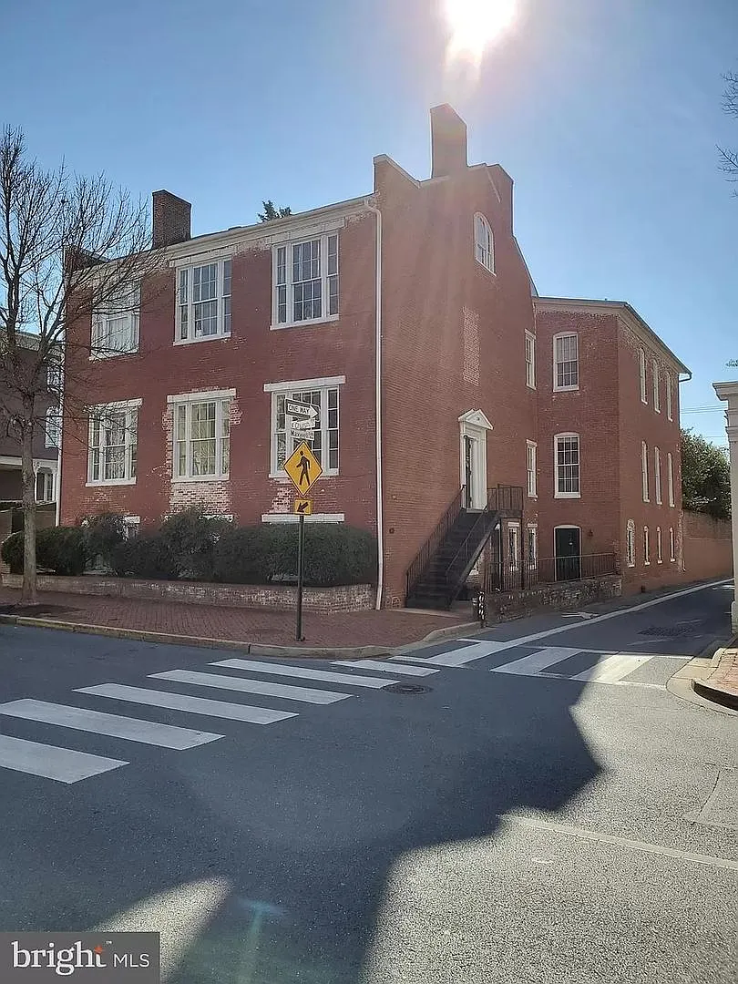 Charming apartment on Church St! — Photo 2
